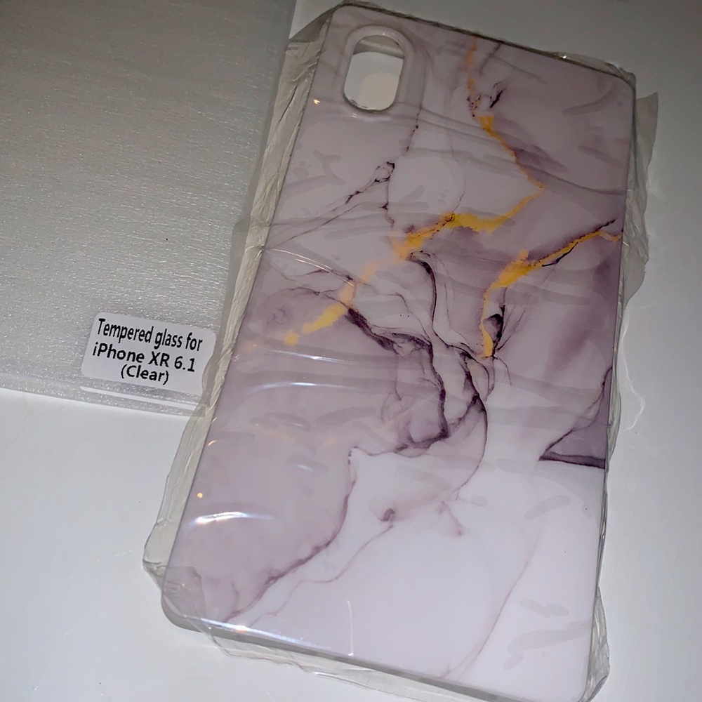 NWT phone case//2 screen protectors